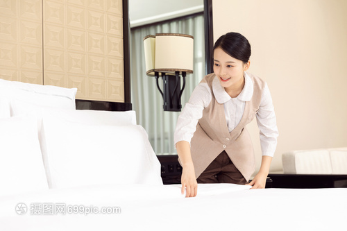 酒店管理中保潔員床鋪整理的重要性和標(biāo)準(zhǔn)化流程